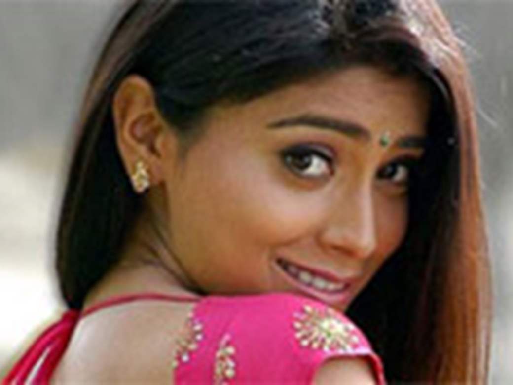 I believe in healthy competition Shriya Saran | India Forums