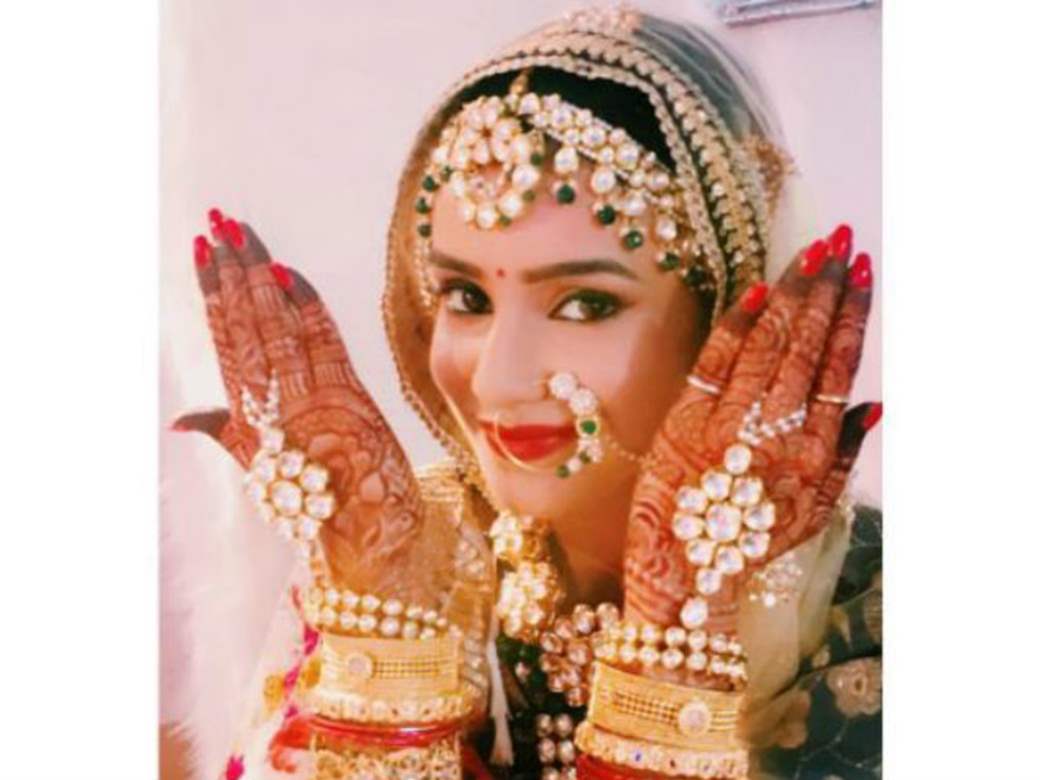 The moment from getting ready for the #Wedding to became a #Bride on your  D-Day is too #Phenom… | Indian bride poses, Bridal photography poses,  Indian bridal photos