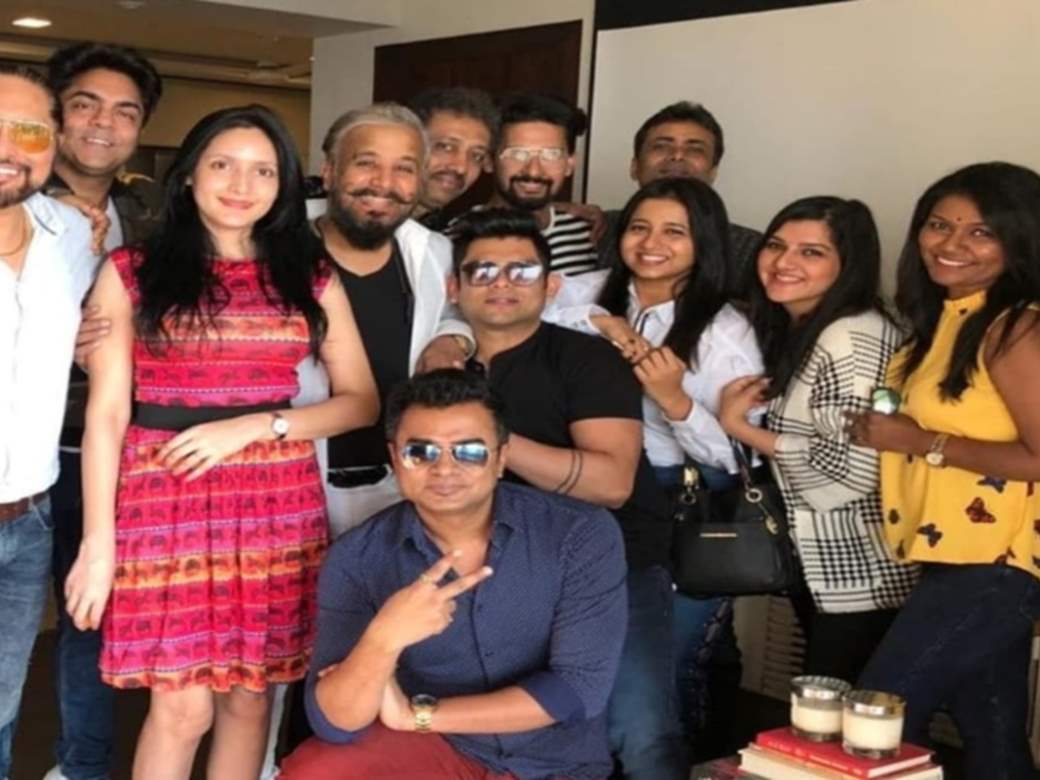 Sa Re Ga Ma Pa Li L Champs Host Ravi Dubey And Jury Members Bonding Is Endearing To See