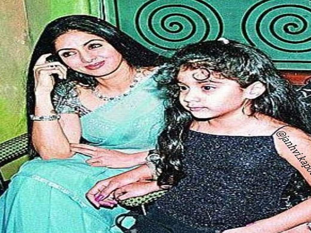 Throwback: THIS unseen picture of Kareena Kapoor and Rani Mukerji