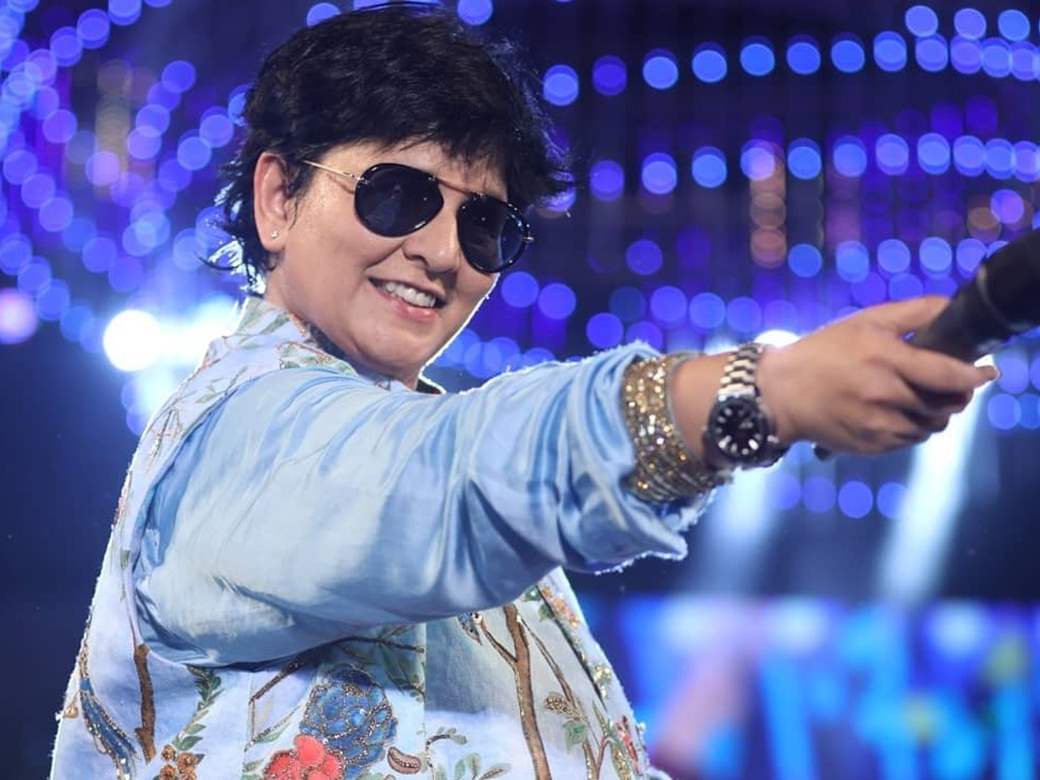 वासलड़ी Vasaladi Lyrics in Hindi – Falguni Pathak, Shail Hada