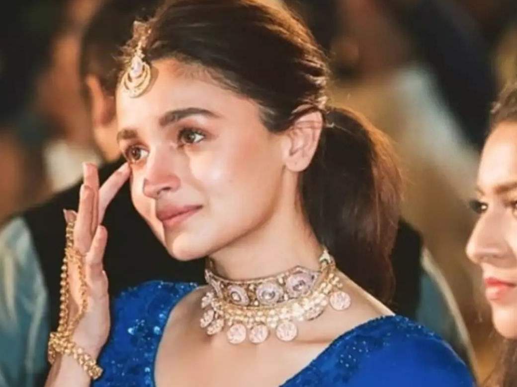 Exclusive! We know the cost of the bracelet that Ranbir Kapoor's sister has  gifted to Alia Bhatt - Bollywood News & Gossip, Movie Reviews, Trailers &  Videos at Bollywoodlife.com