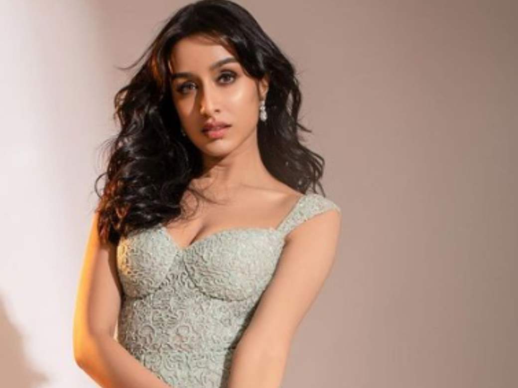 Shraddha Kapoor Glam Looks That Are Ideal For Cocktail Nights