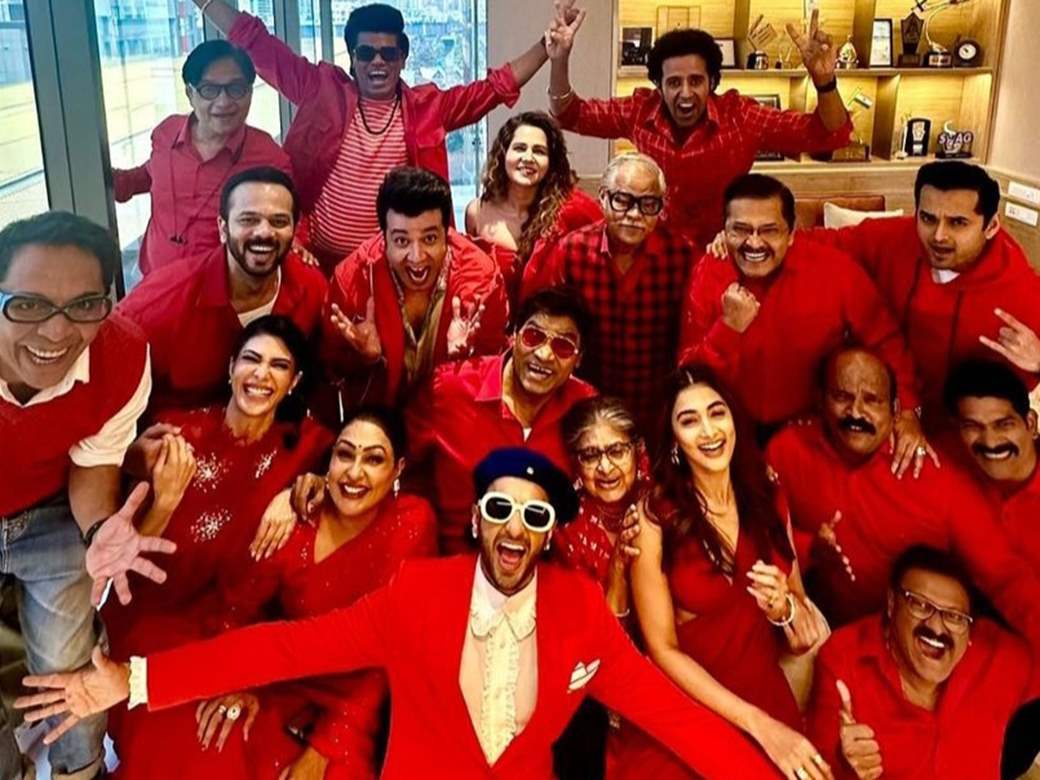 Ranveer Singh, Johnny Lever & team Cirkus are a treat to the eyes in this  video | India Forums