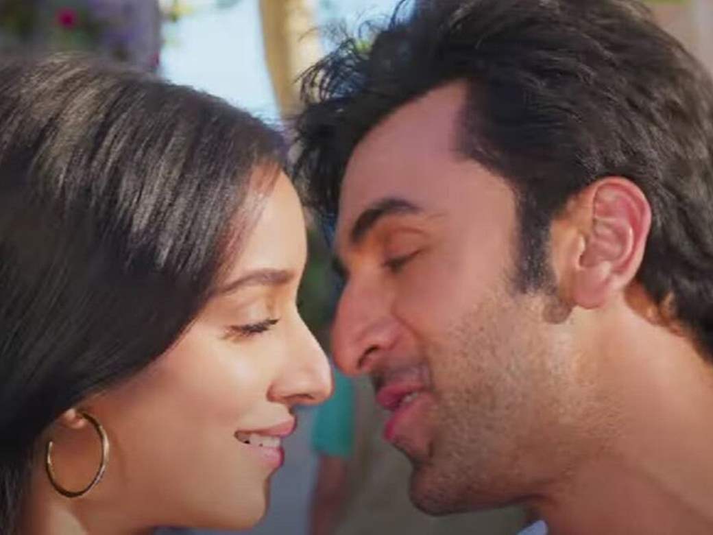 Similar Outfits in 'TJMM' and 'De De Pyaar De'? This Video Gives a 'Sharp'  Take on Luv Ranjan's Films - News18