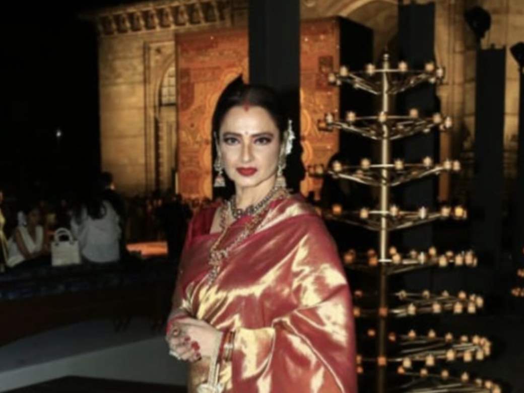 All The Times Rekha Flaunted Her Love For Traditional Sarees