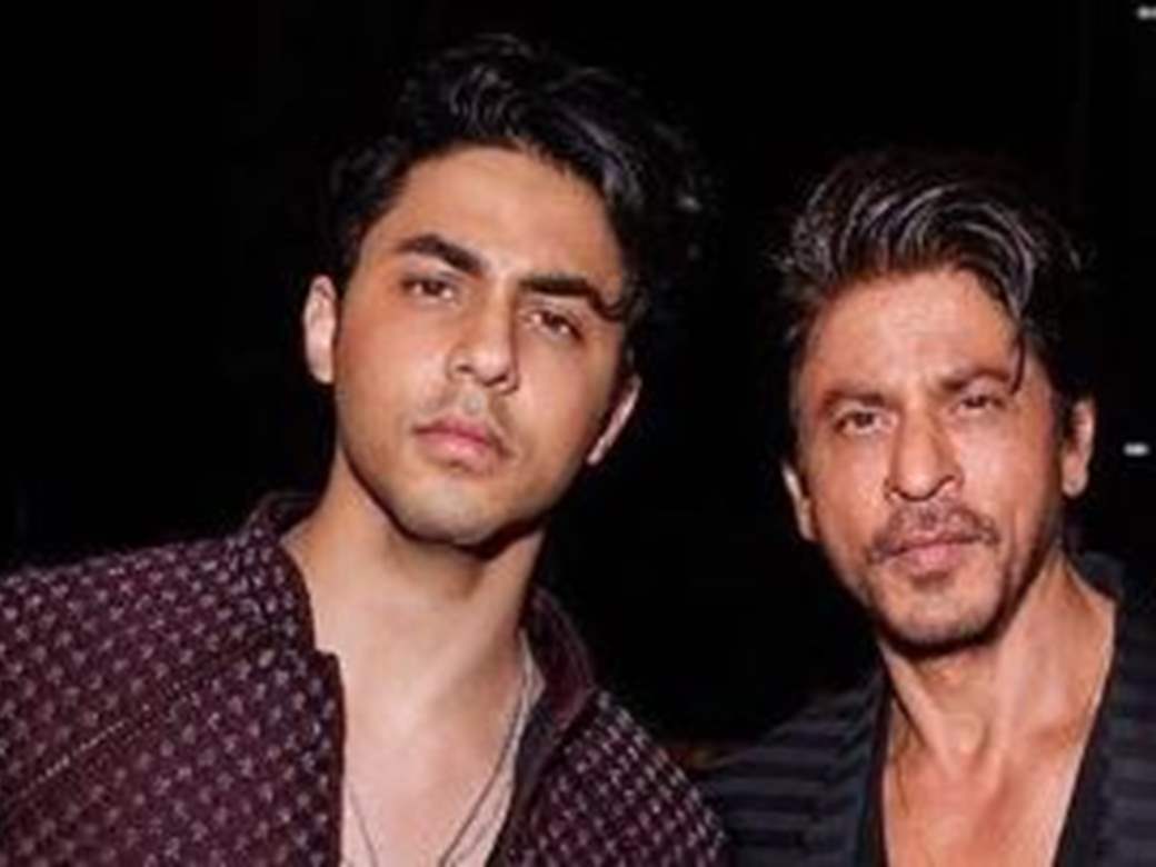 Aryan Khan reacts after watching dad Shah Rukh Khan shake a leg at the  NMACC event; video goes ...