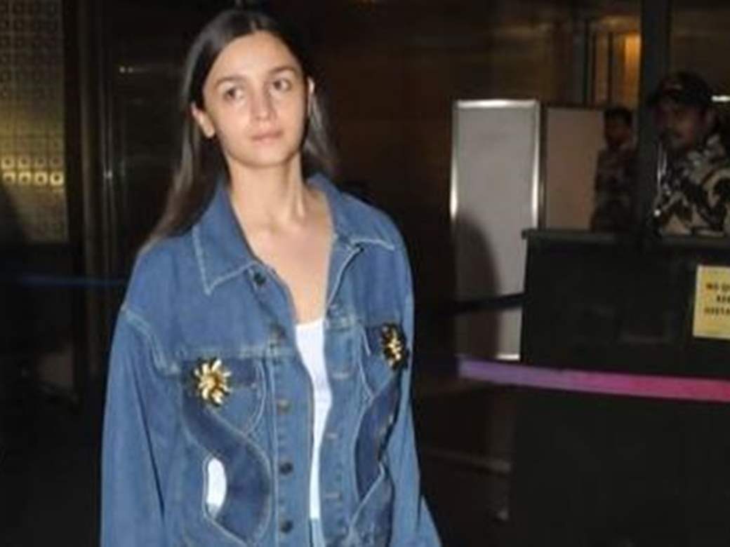 Raazi promotions: Alia Bhatt keeps it cool and street-style chic in a denim -on-denim outfit | Fashion News - The Indian Express