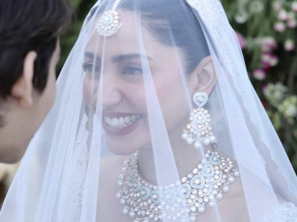 Mahira Khan shares new picture from her wedding: A tale of elegance &  mother-son bonding