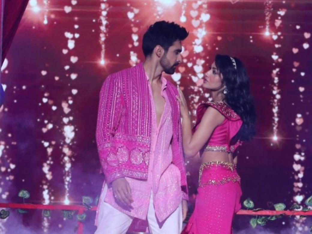 Sriti - Arjit & Arjun- Nikki dial up romance at the Zee Rishtey Awards 2024  | India Forums