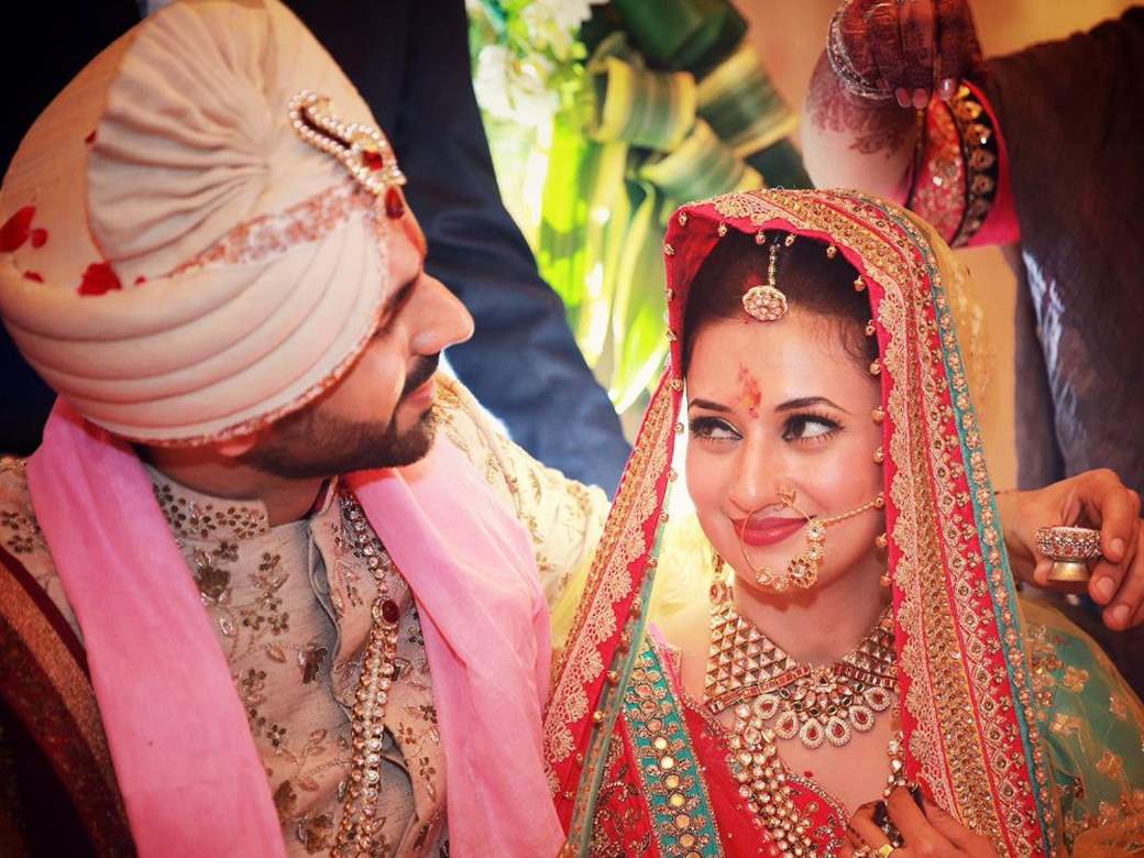 Divyanka Tripathi Rewears Wedding Lehenga, Set To Retake Vows With Husband,  Vivek On 'JDJ 11' Set