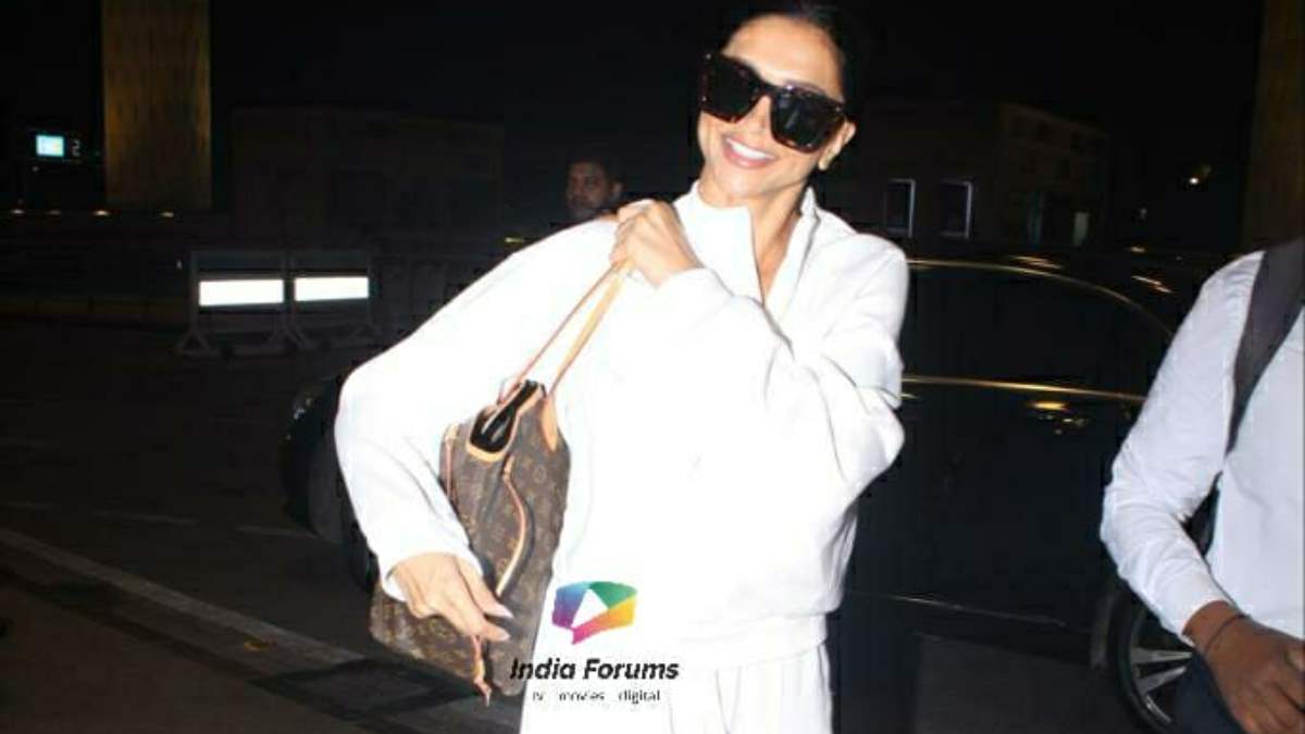 Photos: Deepika Padukone's classic airport look is all you need