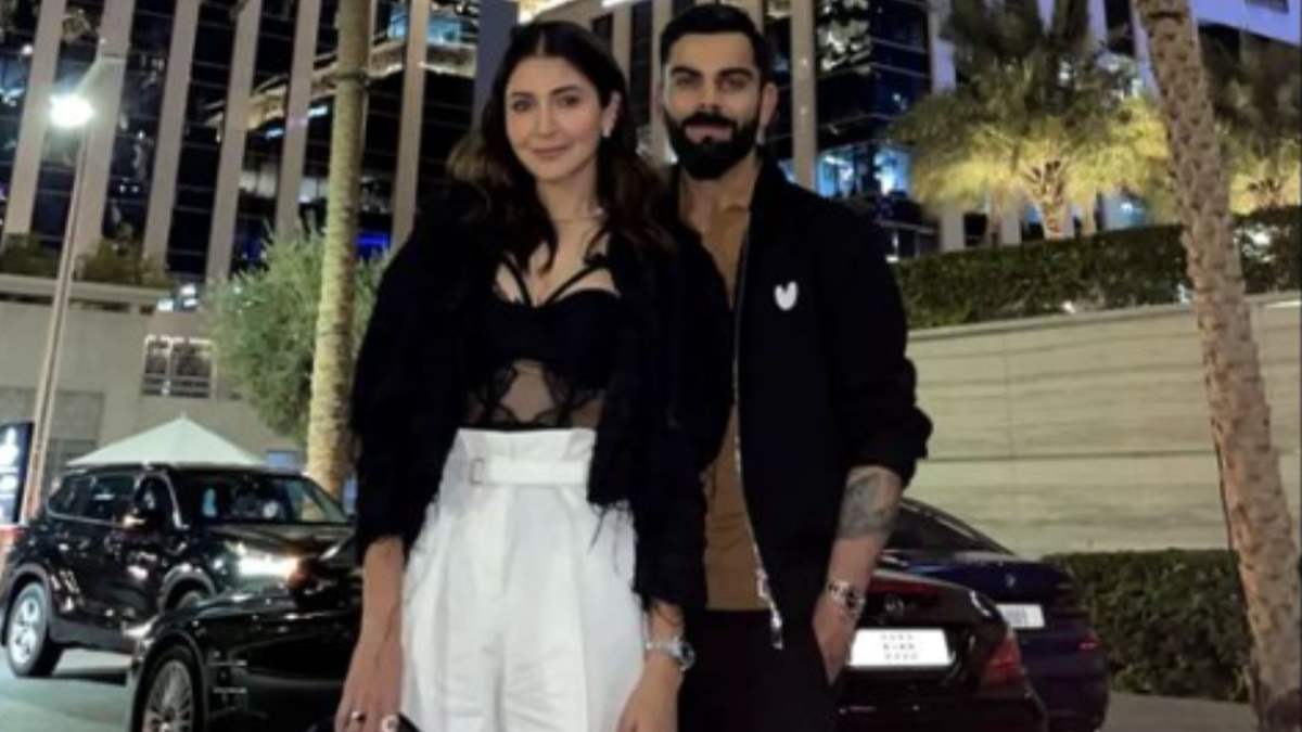 Anushka Sharma Poses For Mushy Pics With Hubby, Virat Kohli