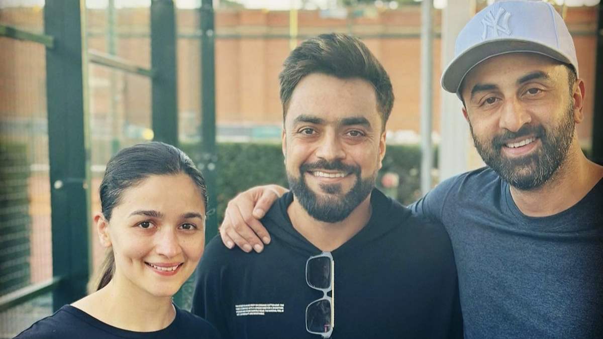 Ranbir Kapoor and Alia Bhatt's New York escapade ft. casual looks and  selfies with fans