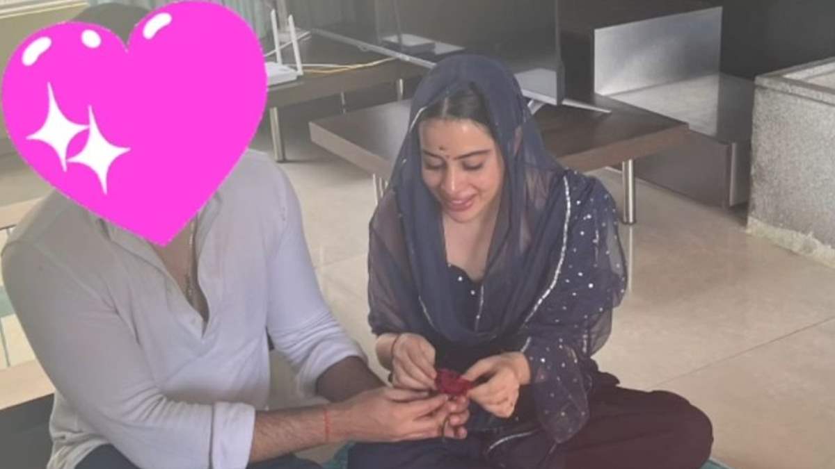 Rokafied? Is Uorfi Javed secretly engaged? Here's what we know about the viral picture!