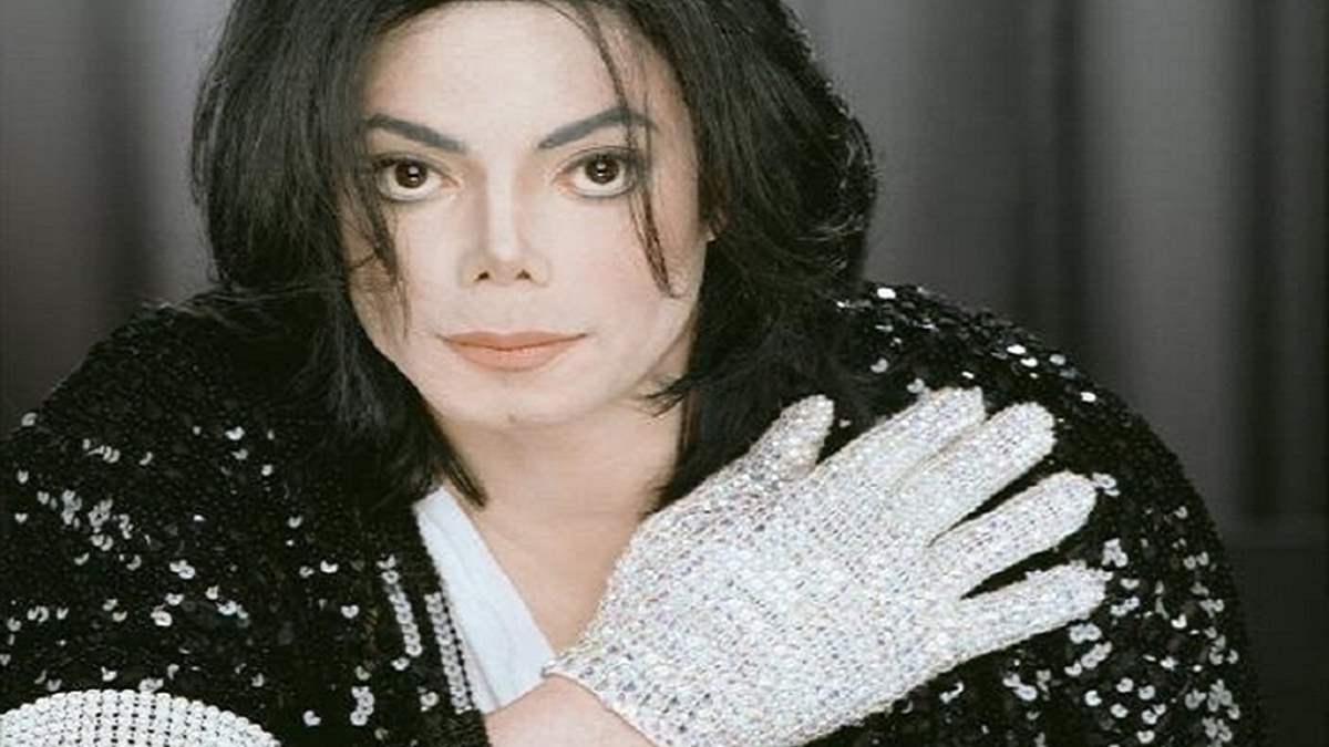Hearty forvrængning Politisk $20K for Michael Jackson's Gloves | India Forums