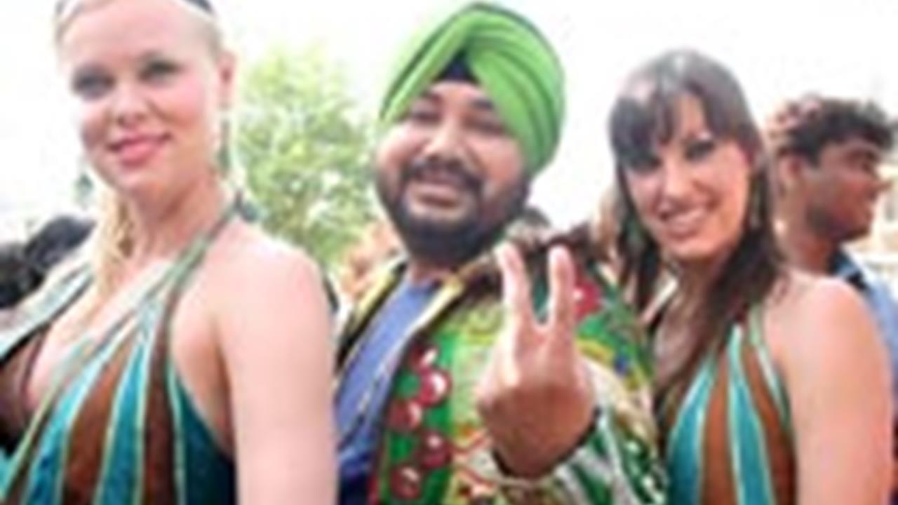 Daler Mehndi - The Best of Daler The King of Bhangra Vol.1 - Amazon.com  Music