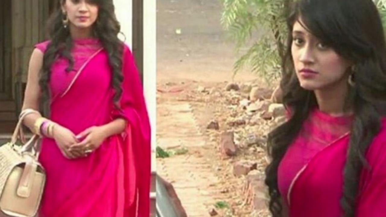 #Stylebuzz: Shivangi Joshi Looks Ravishing In Her Red Saree!