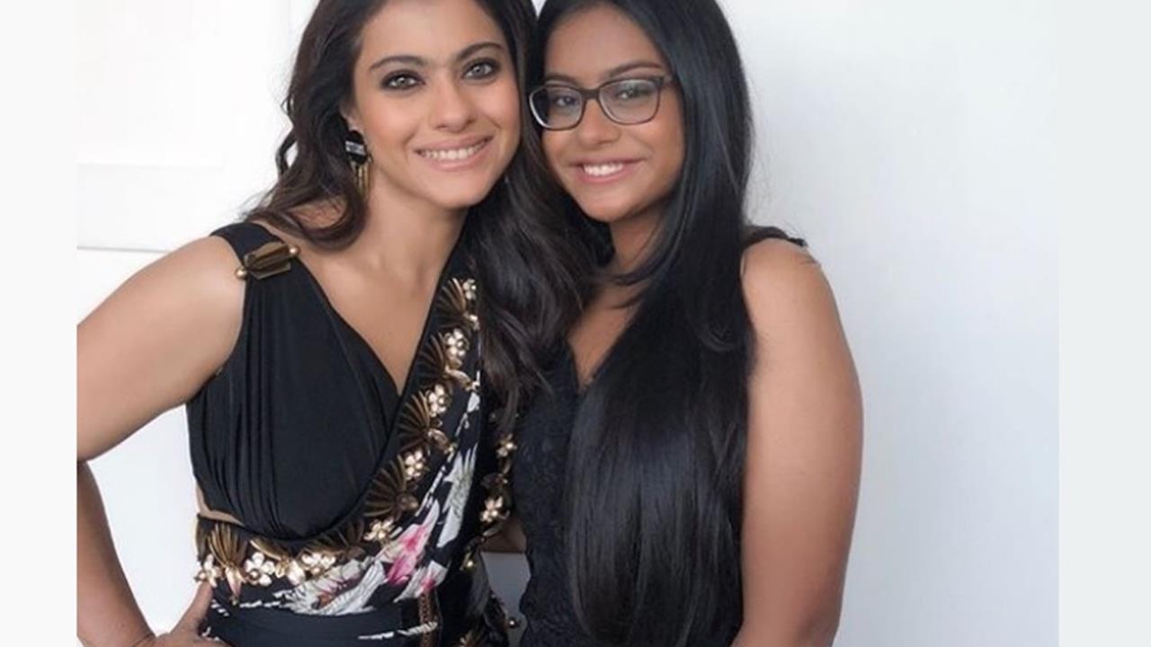 Kajol insists Nysa pose for solo photo op, latter refuses; netizens say  'Every Indian mom ever