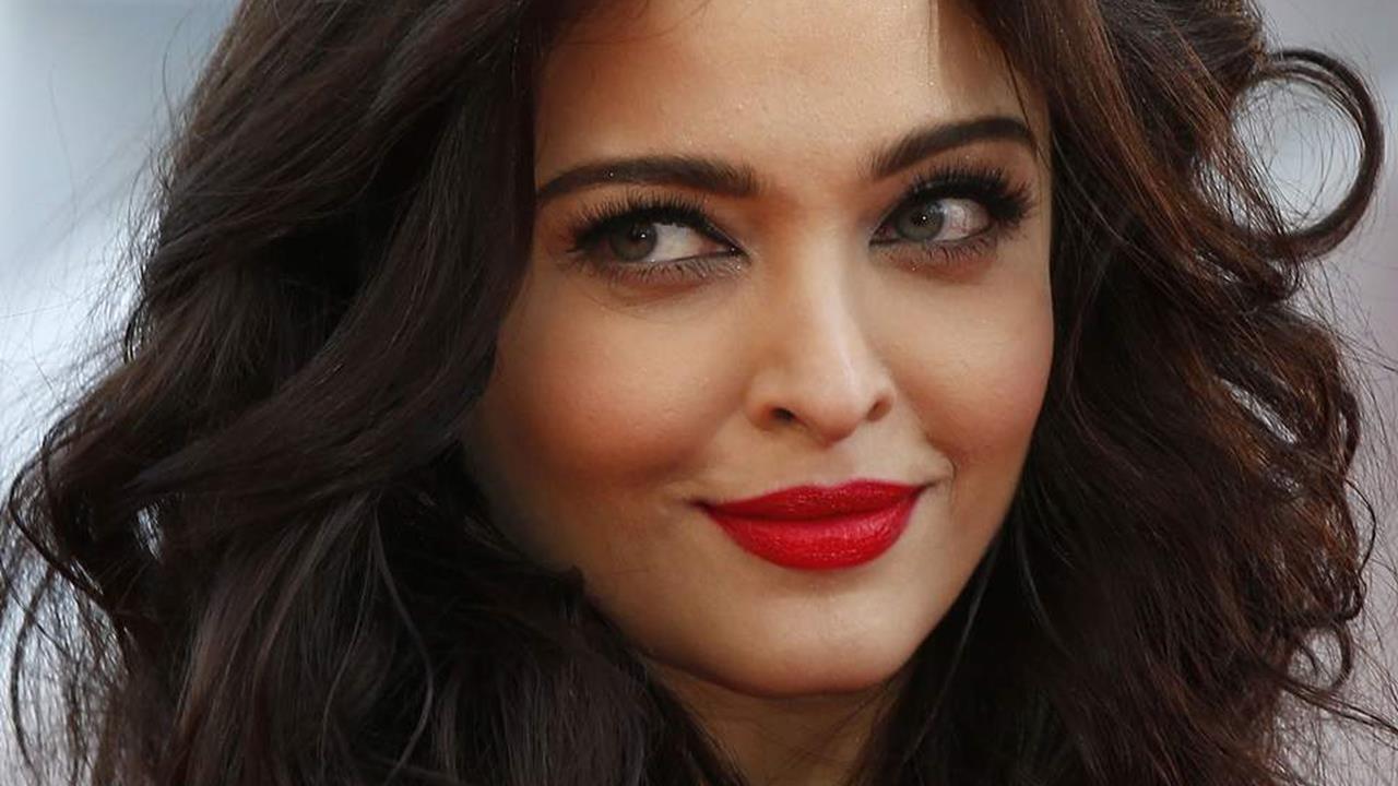 From Shah Rukh Khan to Julia Roberts: Amazing things celebrities have said  about birthday girl Aishwarya Rai Bachchan | The Times of India