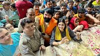 Anjali Arora visits Vrindavan to seek blessings, gets mobbed by fans