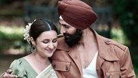 Akshay & Parineeti share an adorable moment in a still from 'Keemti'; former says its a gift for her