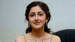 Sayyeshaa thrilled to team up with Vijay