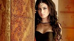 I Steer Clear Of Cosmetics With Strong Chemicals: Mouni Roy