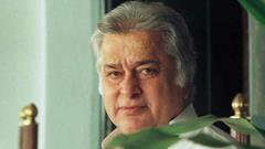 Shashi Kapoor wrapped in tricolour for last rites, gets