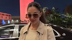 Kiara Advani's airport rendezvous: Chic look and fun interaction with the paps Thumbnail