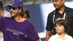 Shah Rukh Khan & son AbRam's heartwarming moment from last night's match will surely melt your hearts - WATCH Thumbnail
