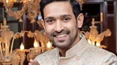 Vikrant Massey Celebrates the Success of ‘The Sabarmati Report’ Teaser, Dances on Stage Amidst Fans Thumbnail