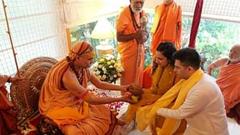 Parineeti Chopra and Raghav Chadha Feel ‘Blessed’ by Swami Avimukteshwaranand’s Visit Thumbnail