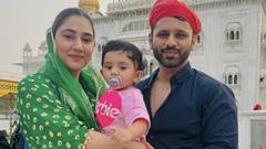 Disha Parmar rings in her birthday at Bangla Sahib Gurdwara with her daughter and hubby Rahul Thumbnail