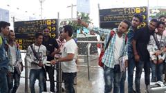 Gangs of Wasseypur's DEFINITE aka Zeishan Quadri mobbed at airport!