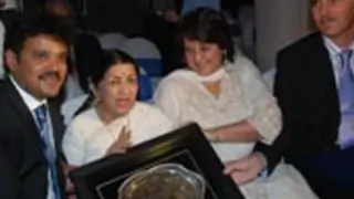 Singer lata Mangeshkar was feleicitated by DTC Thumbnail