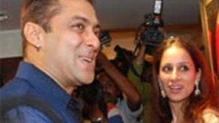 Salman inaugurated the exhibition 'Rythim of Colors' of artist Rouble