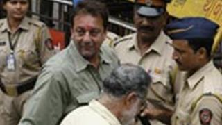 Sanjay Dutt came to the TADA court for his hearing