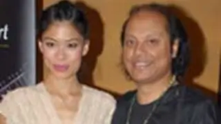 Vanessae Mae performs with Ustad Nishat Khan Thumbnail