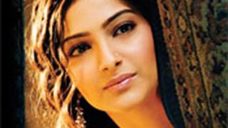 "I have to compete with myself, not Deepika" -Sonam Kapoor