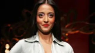 Raima walked the ramp for Manish Malhotra Thumbnail