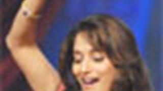 'Dancing Diva' Madhuri shows her 'Jalwa' again in Nach Baliye..