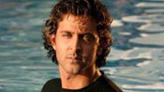 Hrithik off to Singapore for Knee Treatment