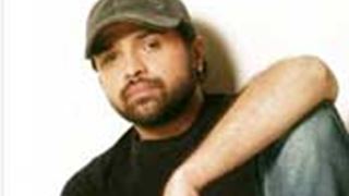 Himesh's cap flies away!