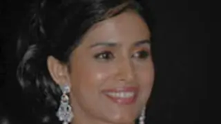 Sonali Kulkarni walks the ramp for Shaina
