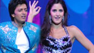 Katrina Kaif and Ritesh Deshmukh perform at the STAR screen Awards Thumbnail