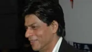 Shahrukh Khan charms Delhi, but bails out on Mumbai.. Thumbnail