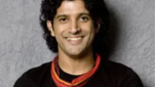 I'm not as good as Saif on guitar: Farhan Akhtar