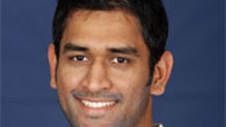 Bollywood beauties bowled over by Dhoni