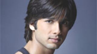 'Professional' Shahid shoots all night (Snippets)